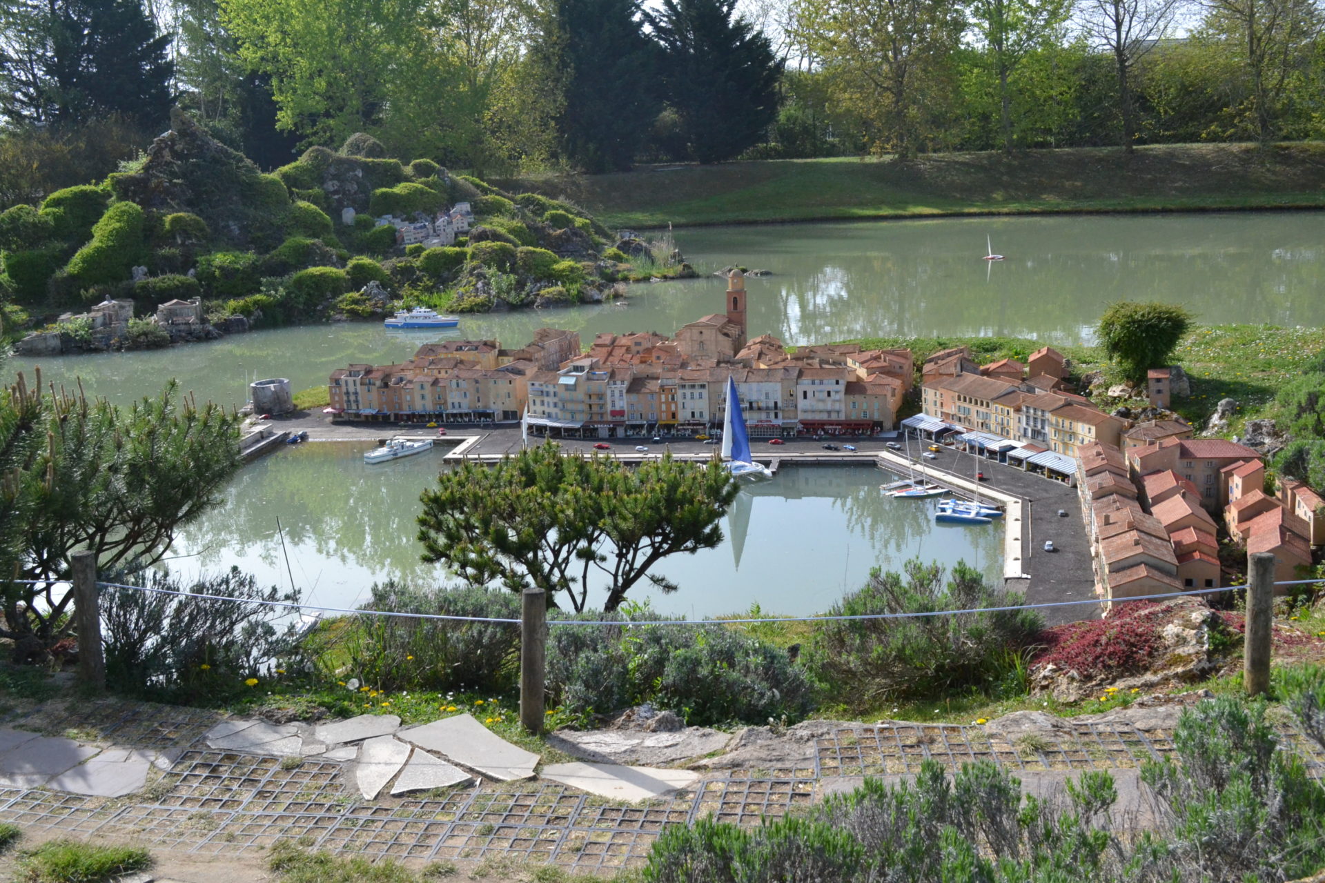 avis france miniature